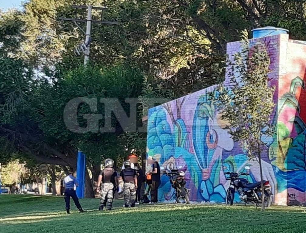 De Paseo Por El Canal Grande Con 19 Envoltorios De Marihuana Gnr Noticias Diario Digital De Gral Roca